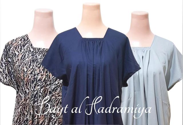 Cliente portant une robe de maison Bayt al Hadramiya